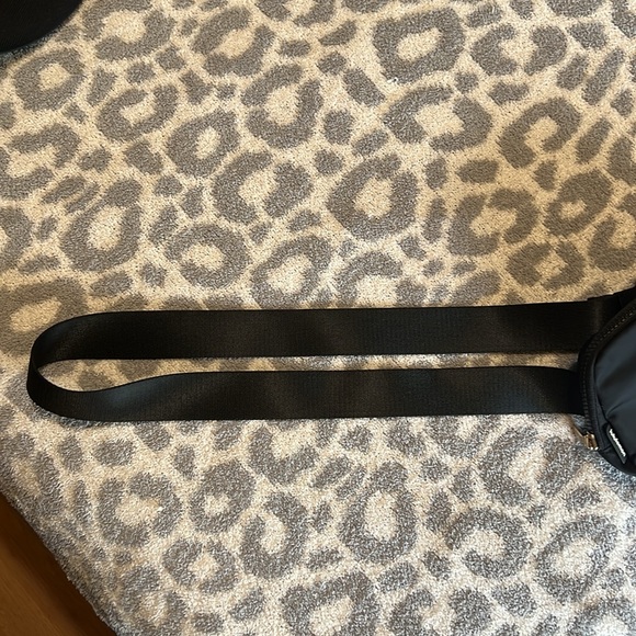 lululemon athletica Black Belt Bag / crossbody - Picture 6 of 9